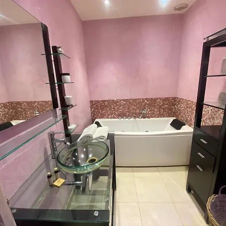 Monaco Border Jacuzzi Sauna Terrace Ac 4 Sleeps Apartman